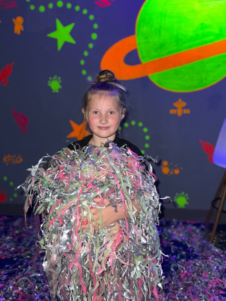 Ребенок в костюме для праздника